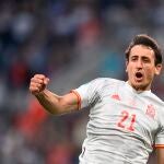 Mikel Oyarzabal celebra su gol