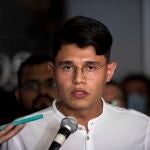 El líder universitario Lester Aleman habla en una rueda de prensa en la sede del partido Ciudadanos por la Libertad (CXL), el 9 de junio