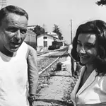 Una joven Raffaella, con el pelo moreno, junto a Frank Sinatra, de quien llegó a decir: «Él tenía ganas de enamorarse; yo no. Pero fue todo un caballero...»