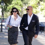 Ana Rosa Quintana y su marido, Juan Muñoz, acuden al tanatorio para mostrarles sus condolencias a la familia de Tico Medina, a 5 de julio de 2021, en Madrid, España.MUERTE;PERIODISTA;TANATORIOJosé Ramón Hernando / Europa Press05/07/2021