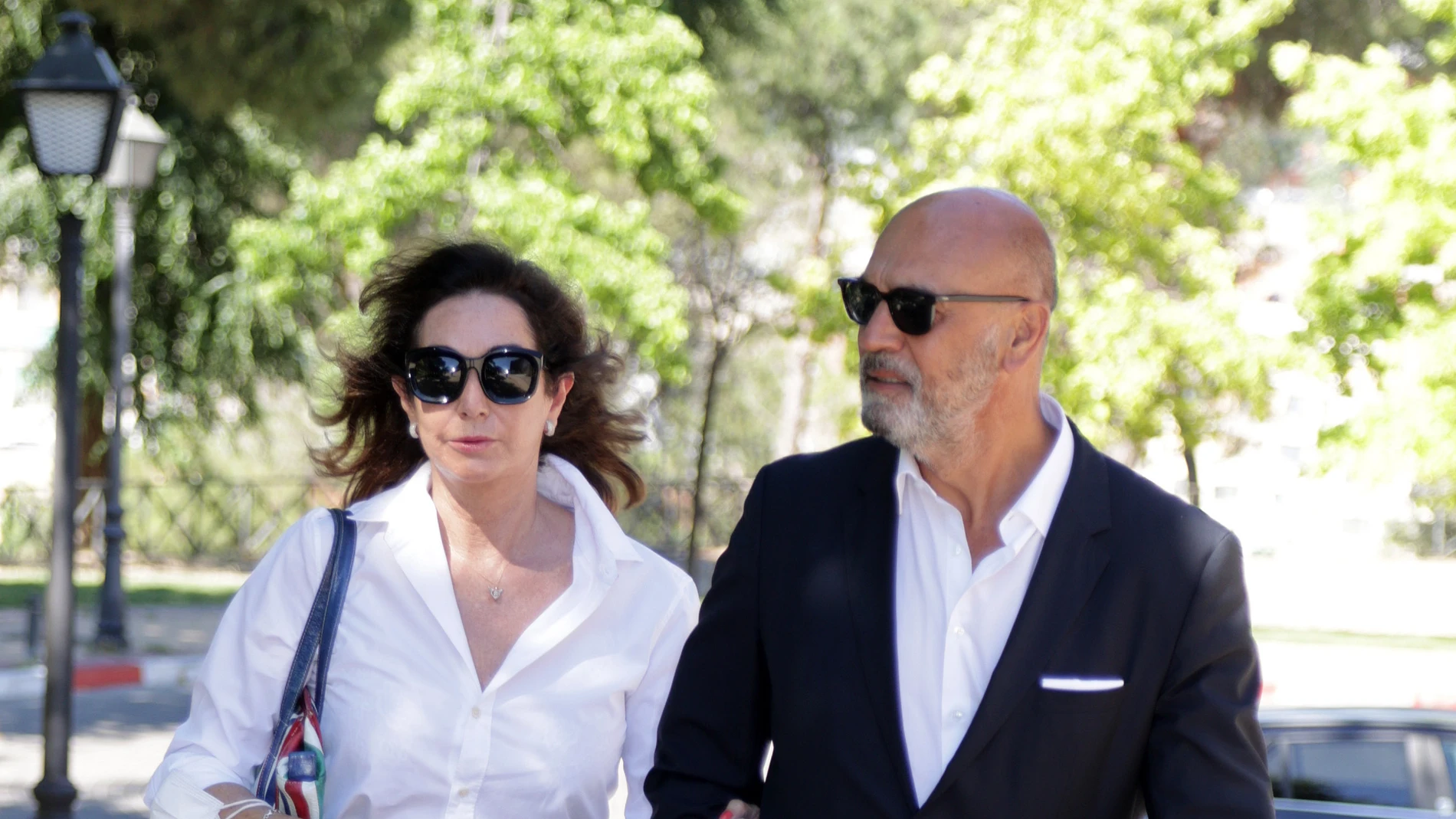 Ana Rosa Quintana y su marido, Juan Muñoz, acuden al tanatorio para mostrarles sus condolencias a la familia de Tico Medina, a 5 de julio de 2021, en Madrid, España.MUERTE;PERIODISTA;TANATORIOJosé Ramón Hernando / Europa Press05/07/2021