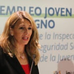 La vicepresidenta tercera del Gobierno, Yolanda Díaz, comparece durante la firma de un convenio para mejorar las condiciones laborales de las personas jóvenes, a 5 de julio de 2021, en el Instituto de la Juventud