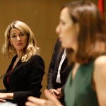La vicepresidenta tercera del Gobierno, Yolanda Díaz, y la ministra de Derechos Sociales y Agenda 2030, Ione Belarra