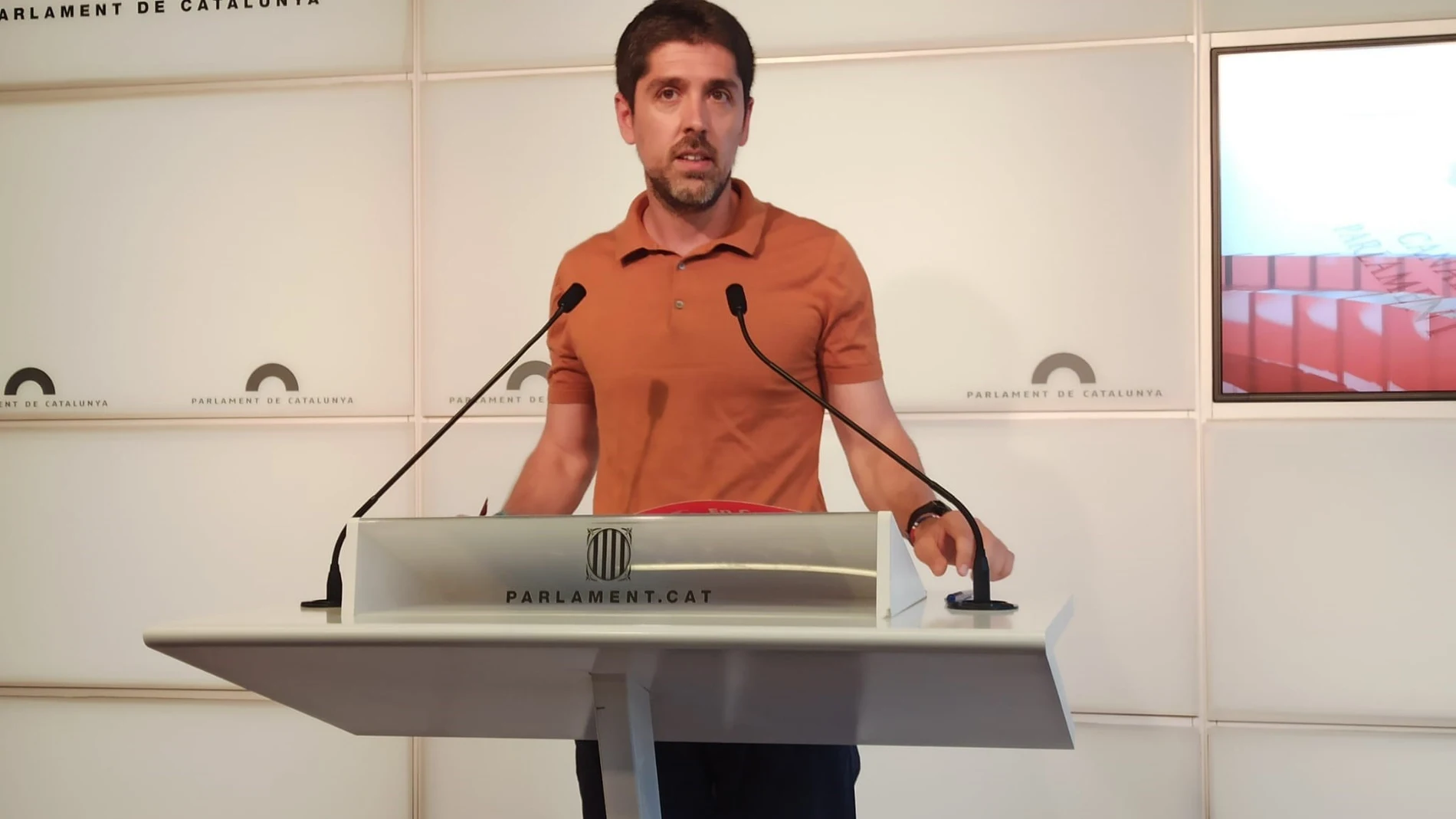 El diputado de los comuns en el Parlament David Cid en rueda de prensa.