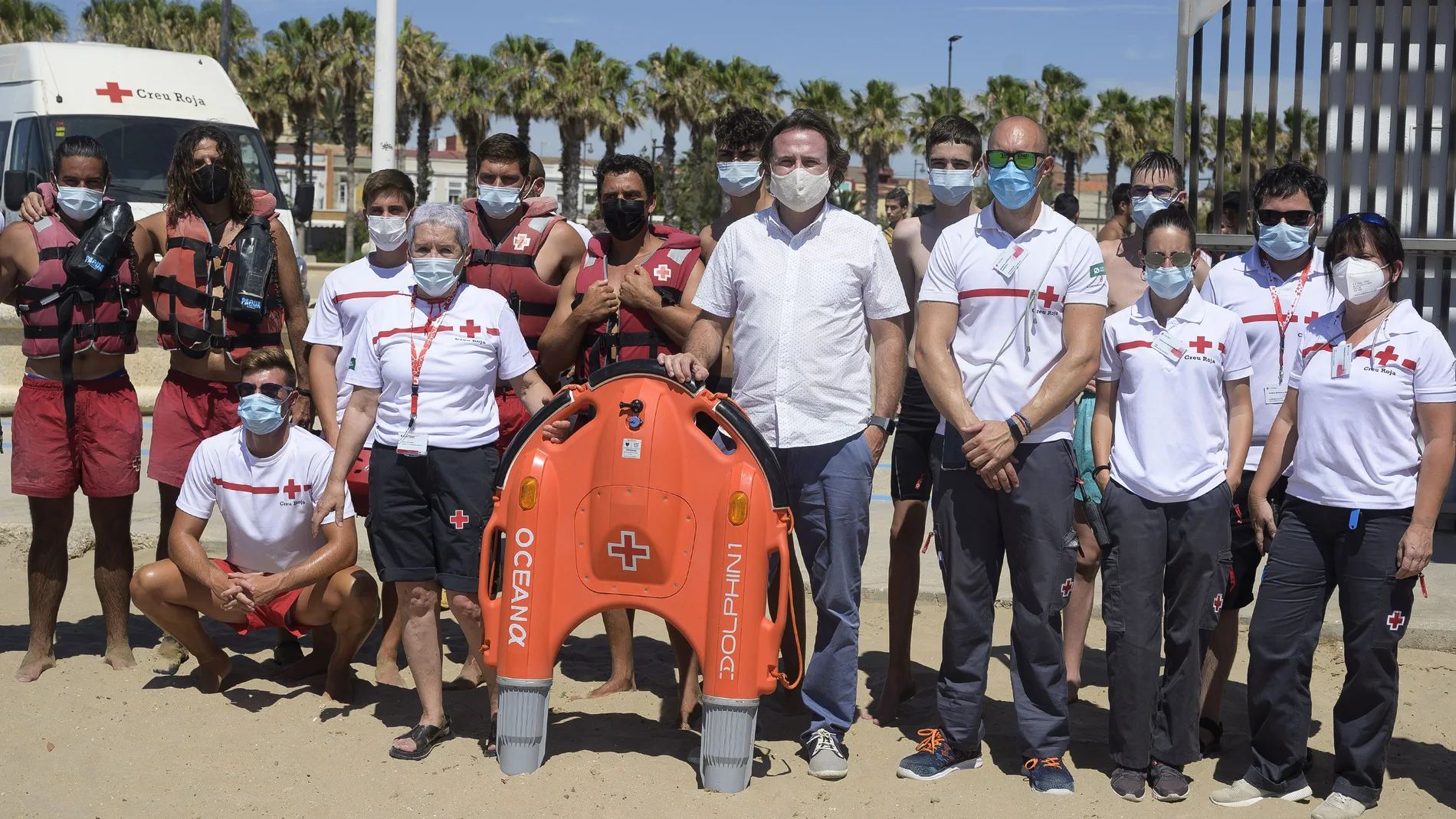 La tabla de rescate autónoma puede transportar hasta 250 kilogramos con 30 minutos de autonomía y a una distancia de quinientos metros desde la costa