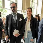 Victoria Federica y su padre, Jaime de Marichalar, en el desfile de Dior en París, el año pasado.