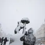 El centro de Madrid nevado por el temporal causado por la borrasca Filomena. Puerta del Sol.