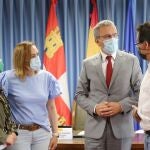 El delegado del Gobierno en Castilla y León, Javier Izquierdo, se reúne con responsables de diferentes áreas de empleo público de los sindicatos UGT, CCOO y CSIF de Castilla y León para informales sobre el Real Decreto Ley de Medidas Urgentes para la Reducción de la Temporalidad