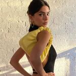 Emily Ratajkowski, con bolso de JW Pei.