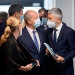 Los ministros de Interior y Justicia, Fernando Grande-Marlaska (d) y Juan Carlos Campo (c), a su llegada a la reunión operativa del Plan Especial Campo de Gibraltar