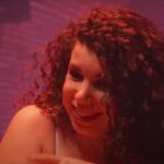 Carla Vigo, sobrina de la Reina Letizia en el videoclip de Amor Romeira