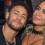 Neymar junto a Rafaella.