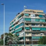 Los toldos de una fachada de edificios