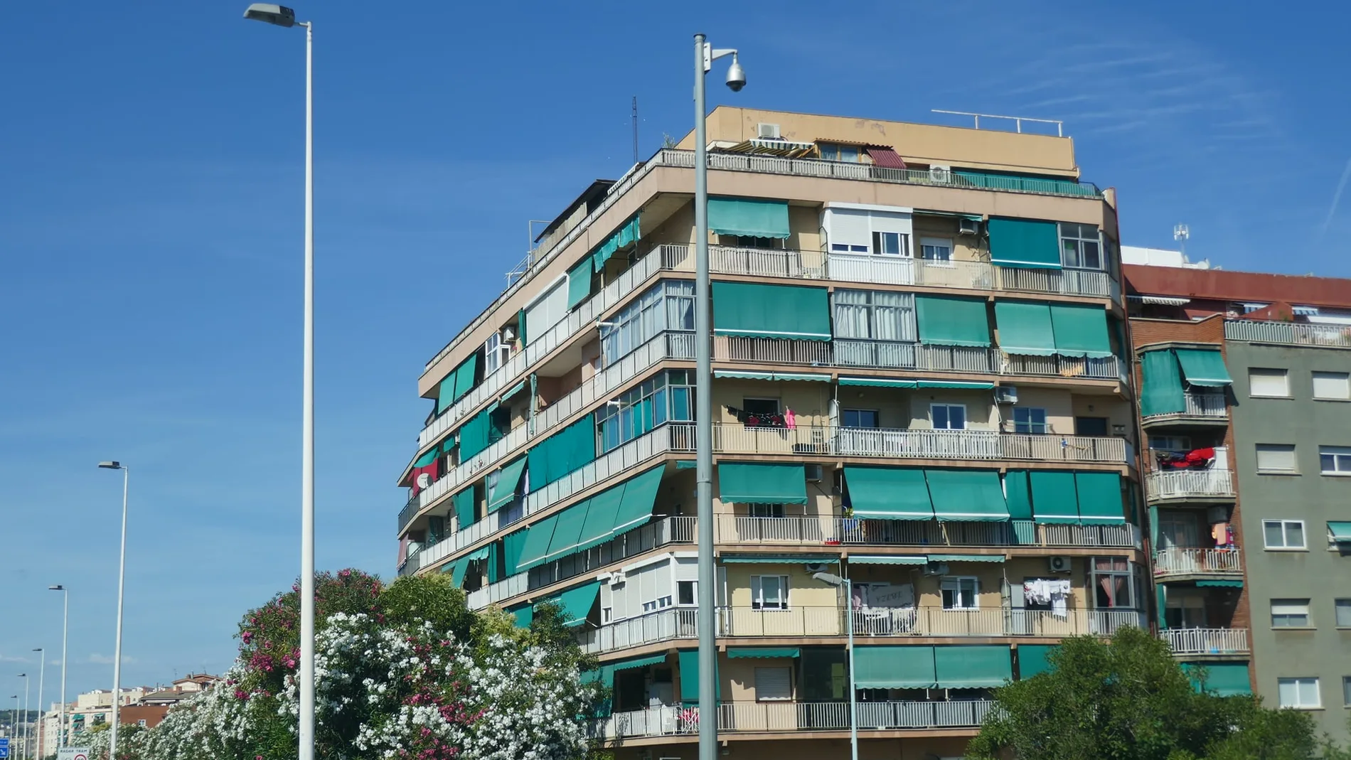 Los toldos de una fachada de edificios