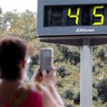 La Conselleria de Sanidad activó ayer la alerta sanitaria por calor extremo. Sin embargo, el Ayuntamiento de Valencia no dispuso ningún plan para los sintecho como sí hicieron otras capitales