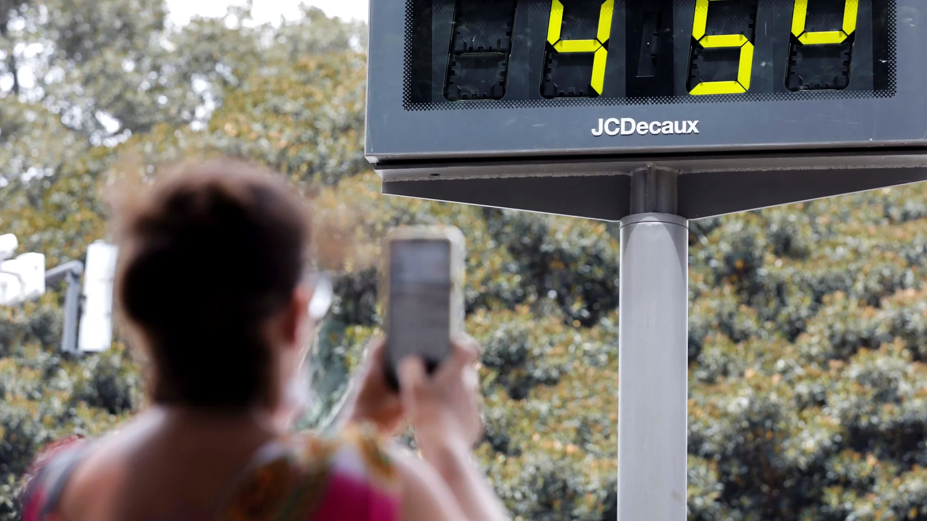 La Conselleria de Sanidad activó ayer la alerta sanitaria por calor extremo. Sin embargo, el Ayuntamiento de Valencia no dispuso ningún plan para los sintecho como sí hicieron otras capitales