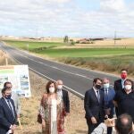 El consejero de Fomento y Medio Ambiente, Juan Carlos Suárez-Quiñones, visita la renovada carretera autonómica P-241, junto a la presidenta de la Diputación, Ángeles Armisén, entre otros