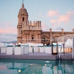 El Hotel Molina Lario está justo en frente de la catedral de Málaga