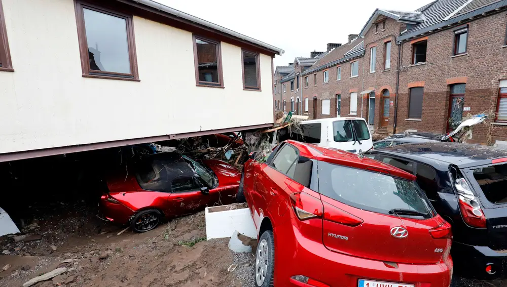 Las inundaciones han dejado sin electricidad a más de 41.000 hogares en Bélgica, y han obligado a cortar carreteras y el tráfico ferroviario el sur del país. EFE