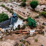 Un dron graba cómo ha quedado un cementerio en Bad Neuenahr-Ahrweiler (oeste de Alemania) tras la devastadora riada
