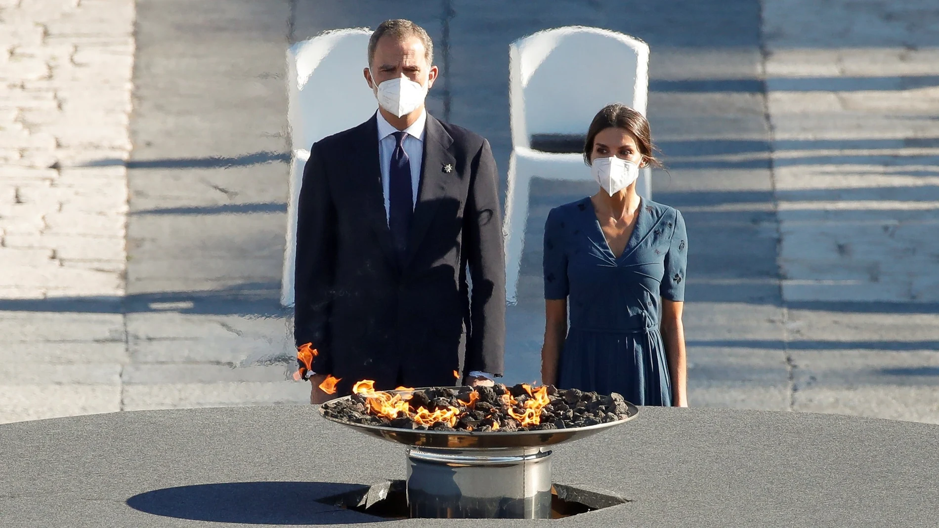 El rey Felipe VI y la reina Letizia asisten al acto de homenaje de estado a las víctimas de la pandemia de la covid-19 el año pasado
