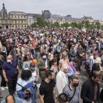 Protesta antivacunas ayer en Paris, la movilización de este movimiento negacionista se extendió a otras partes del territorio