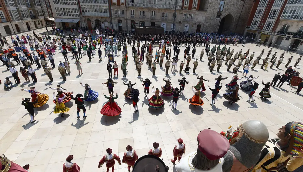 Jornada central de actividades en conmemoración del VIII Centenario de la Catedral de Burgo