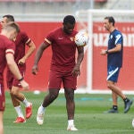 Joris Gnagnon durante su etapa en el Sevilla.