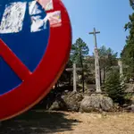 Al fondo, la Cruz del Valle de los Caídos
