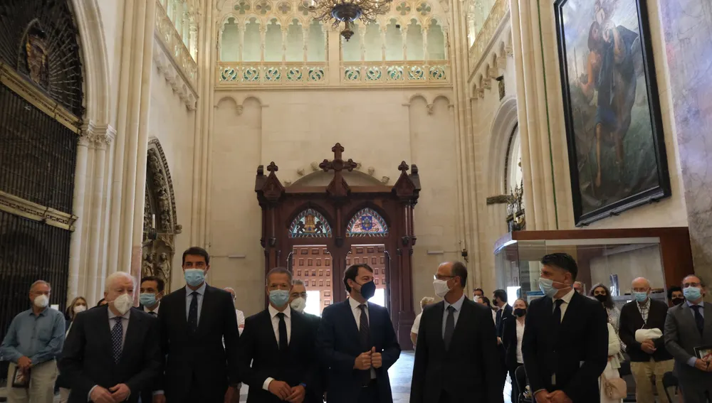 Fernández Mañueco, Luis Fuentes, Daniel de la Rosa, Ángel Ibáñez y Méndez Pozo asisten a la misa solemne