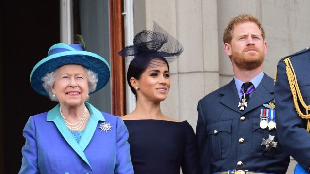 Meghan Markle, la reina Isabel II y el príncipe Harry