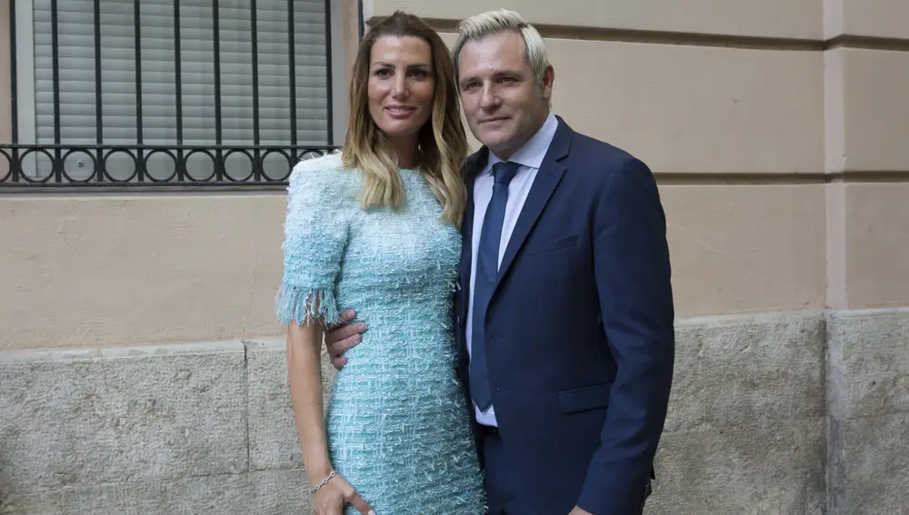 Santiago Cañizares y Mayte García durante la comunión de su hija en Valencia