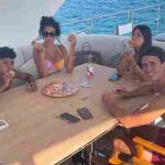 Georgina Rodríguez y Edu Aguirre en el yate de Cristiano Ronaldo.