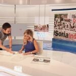 Pedro Estepa junto a la periodista Marta Jaumandreu durante el rodaje