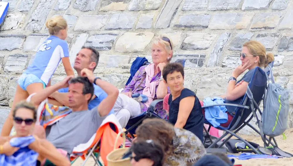 La familia Urdangarín durante uno de sus veranos en Bidart junto a la infanta Cristina, en 2014
