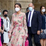 La Reina Letizia con vestido de Carolina Herrera.