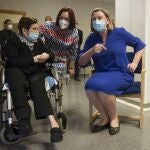 La consejera de Familia e Igualdad de Oportunidades, Isabel Blanco, durante una visita a la residencia de Benavente