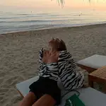 La influencer Paula Ordovás con top de animal print de la firma The Attico