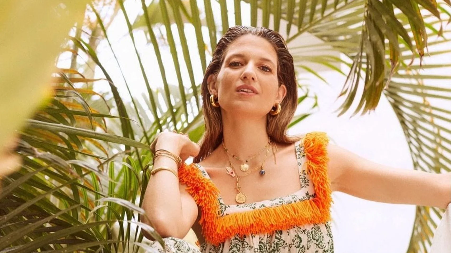 La diseñadora de joyas Casilda Finat con vestido de Inés Domecq