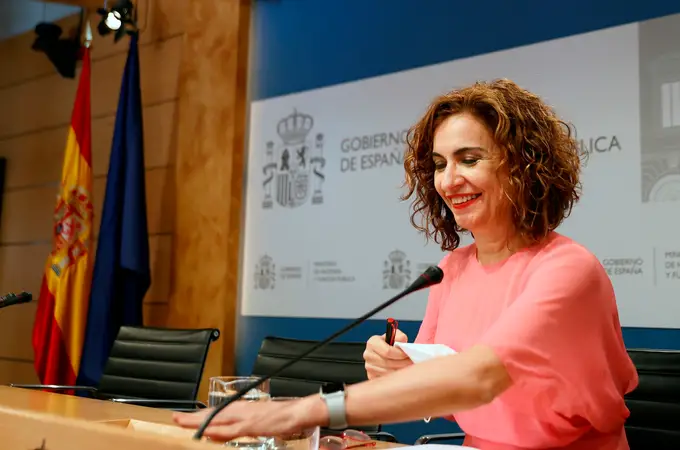 Las autonomías no se fían de Montero, pese al anticipo de 7.250 millones de la ayuda europea Las autonomías no se fían de Montero, pese al anticipo de 7.250 millones de la ayuda europea