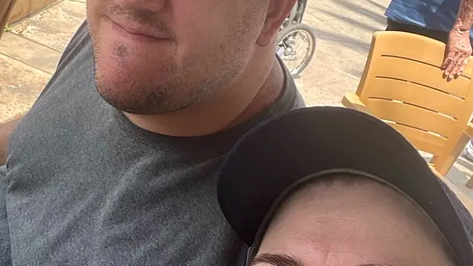 Michael Freedy con su pareja Jessica