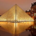 Pirámide de vidrio del Museo del Louvre