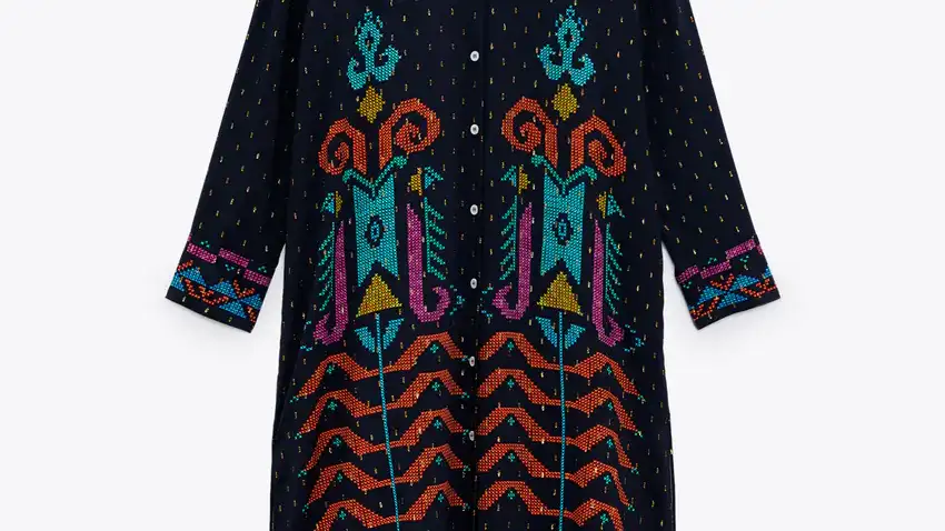 Camisa larga estampada.