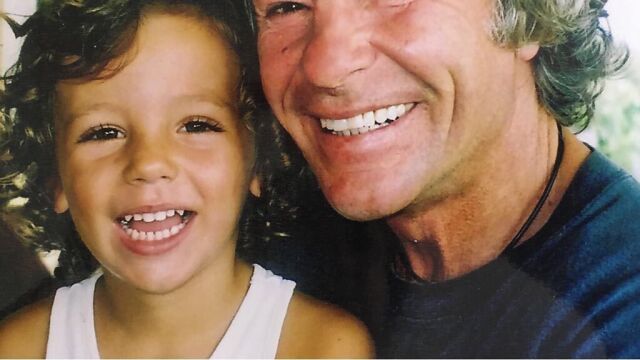 Hugo Nieto de pequeño con su padre Ángel Nieto