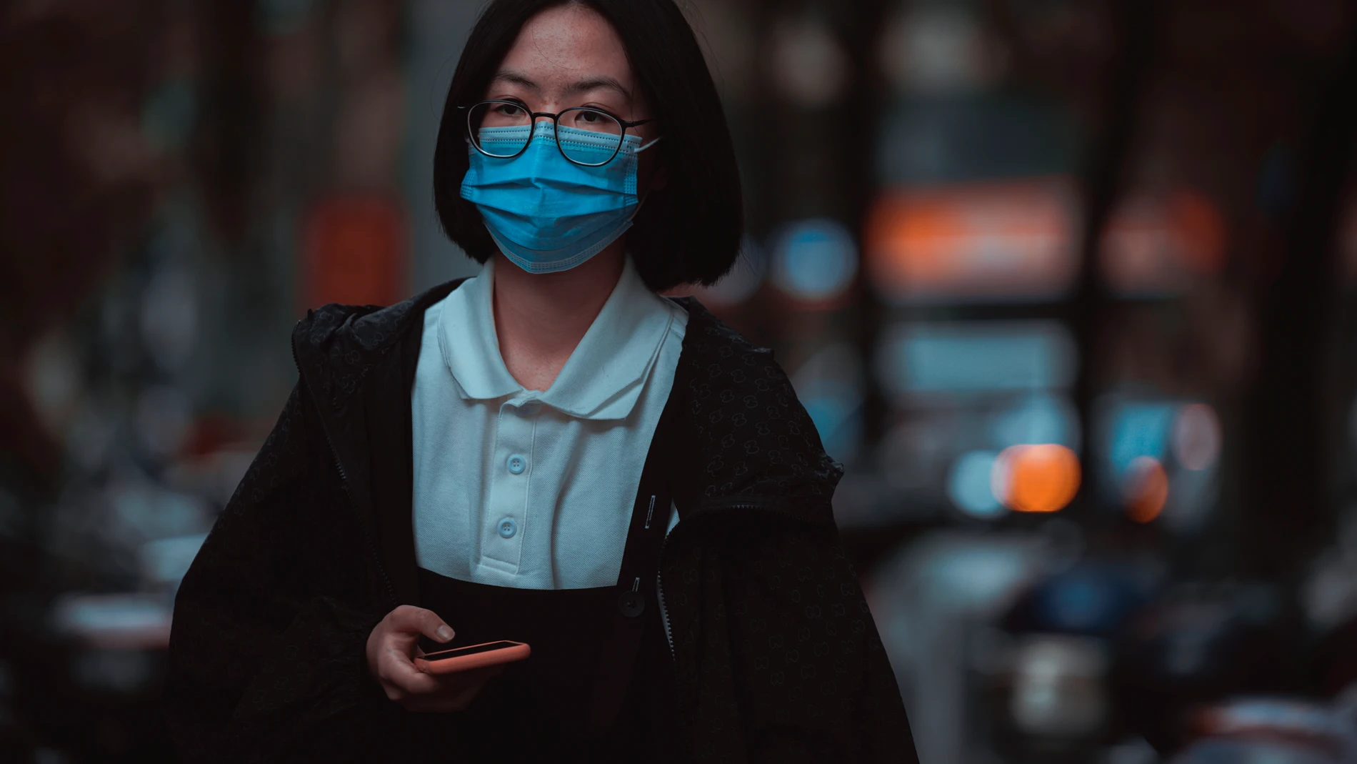 Shanghai (China), 03/08/2021.- A woman wearing a mask for protection walks on the street in Shanghai, China, 03 August 2021. According to the Shanghai Health Commission report on 02 August, a cargo driver at the Shanghai Pudong International Airport tested positive for COVID-19. All close contacts have been tested negative so far, and the patient has no connection with the recent outbreak in other Chinese cities. 85 percent of people in Shanghai have been vaccinated by 02 August. EFE/EPA/ALEX PLAVEVSKI