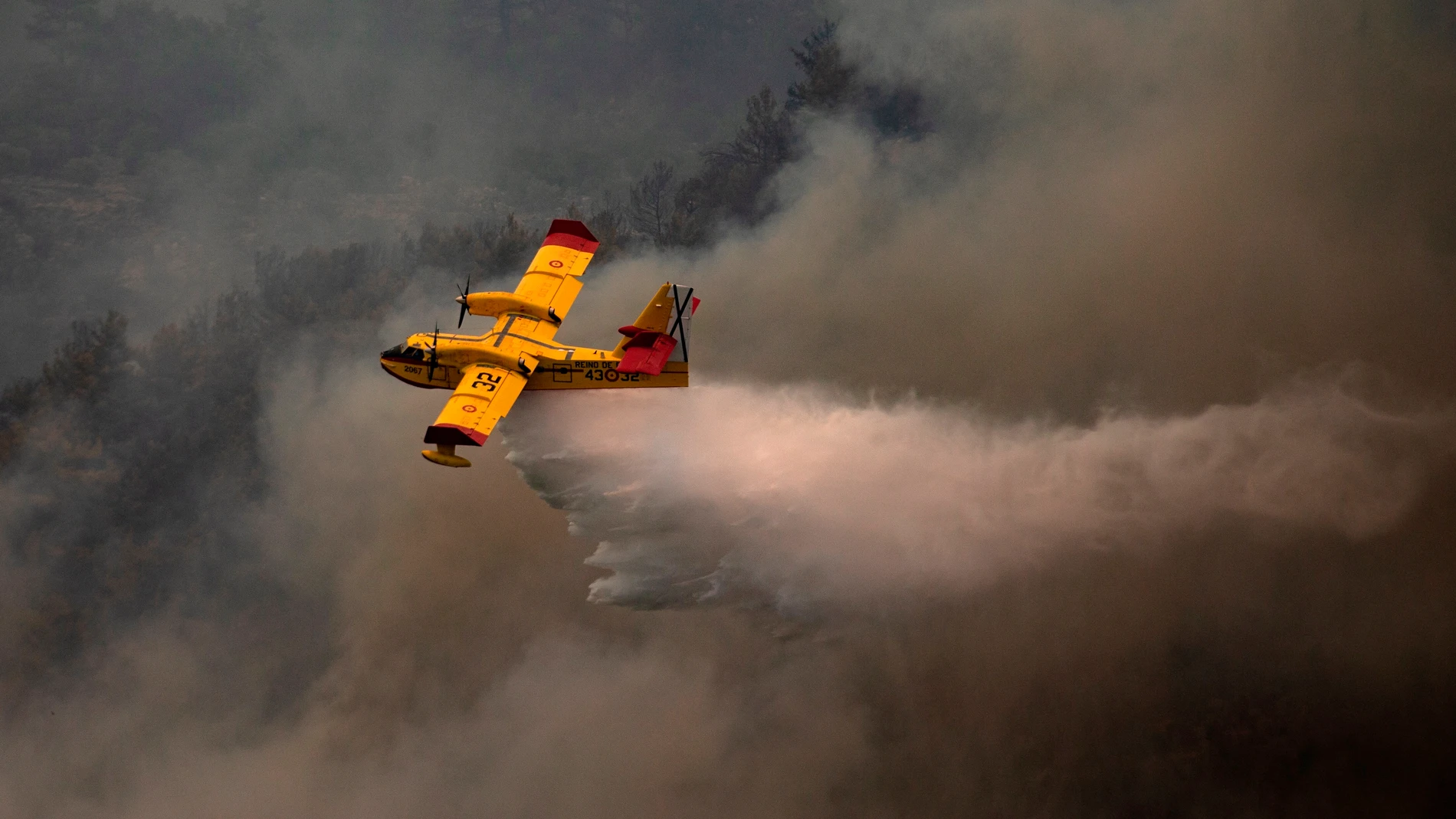 España envió el martes de la semana pasada un equipo de 22 personas con dos aviones antiincendios y uno de carga