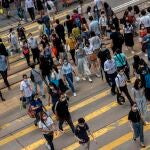 Una concurrida calle del centro de Hong Kong