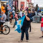 Los aficionados del PSG esperan con ansia a Messi en París. En Barcelona se enfadan y le lloran