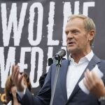 Tusk, que encabeza la oposición de su país, dijo que "no estaría tan tranquilo" sobre si Polonia permanecerá en la Unión Europea.