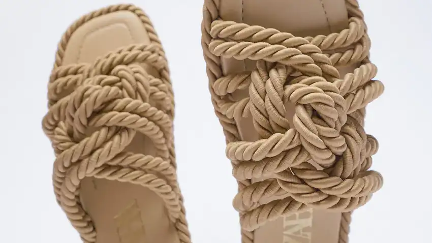 Sandalias planas nudo.